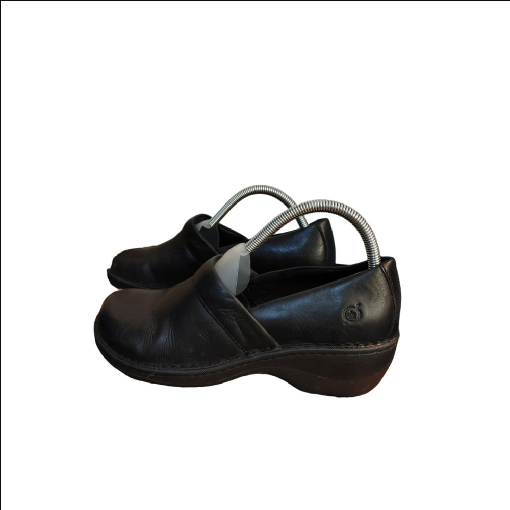 Born Slip-Ons Size 9.5